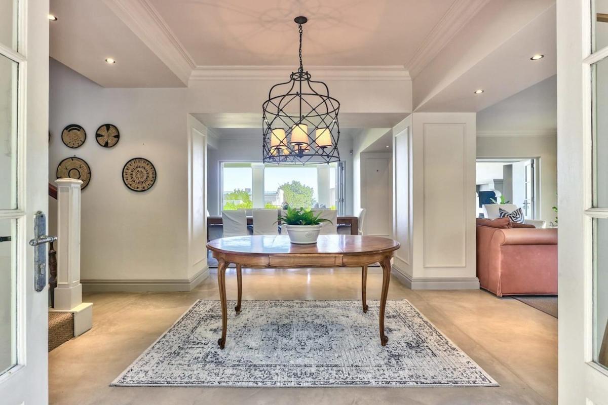Lush Family In Prestigious Area