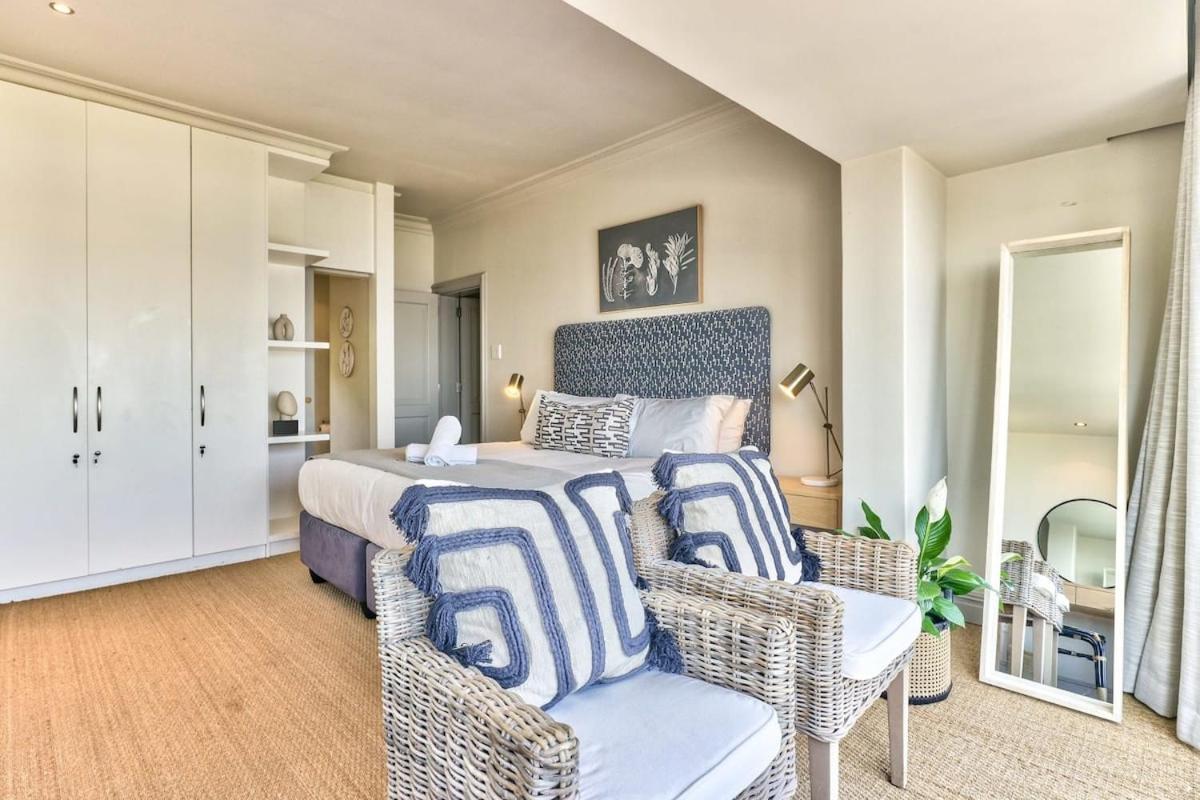Lush Family In Prestigious Area *