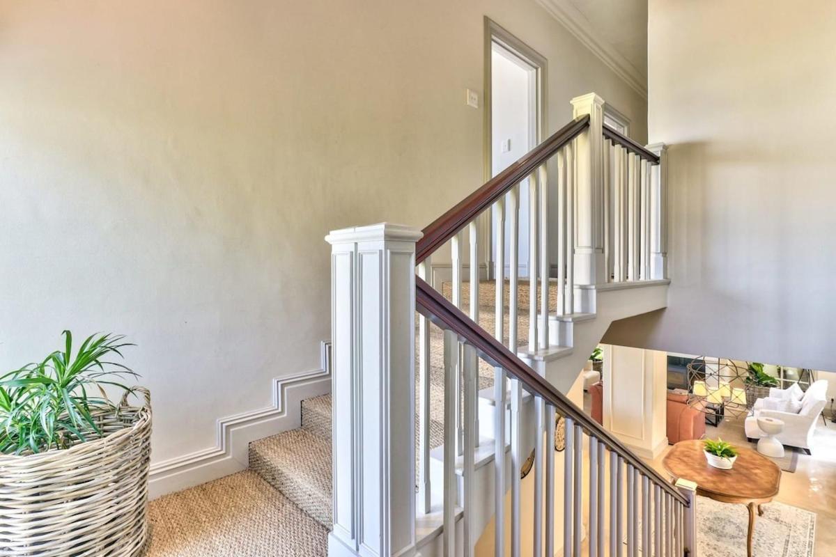 Lush Family In Prestigious Area Villa