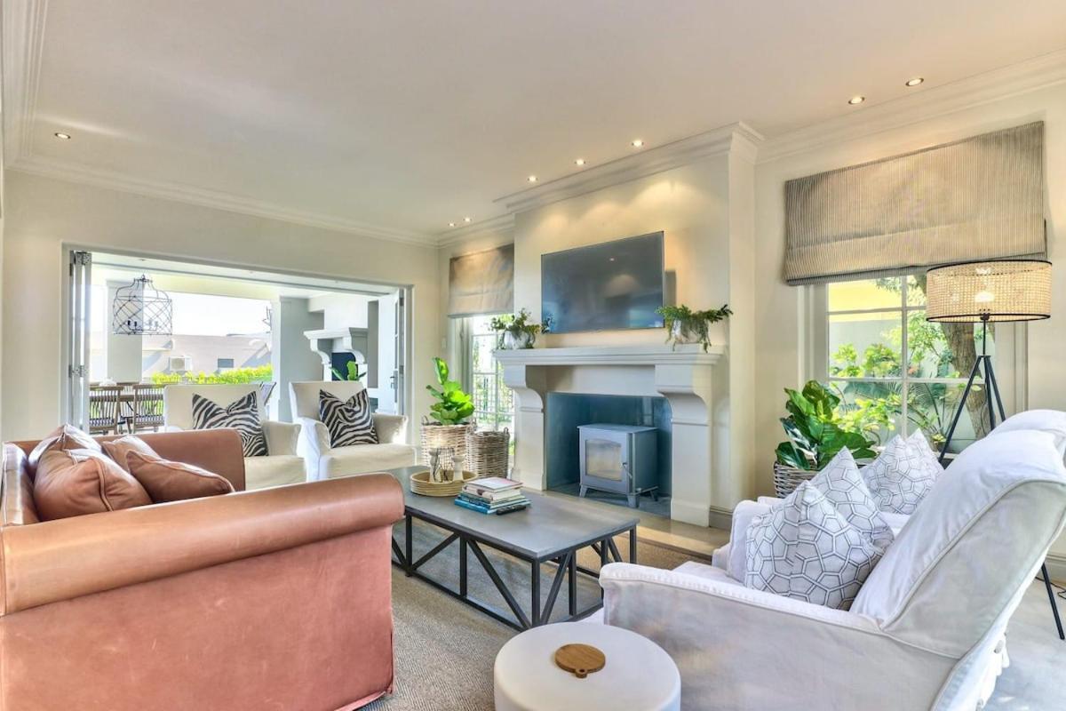 Lush Family In Prestigious Area Villa Cape Town